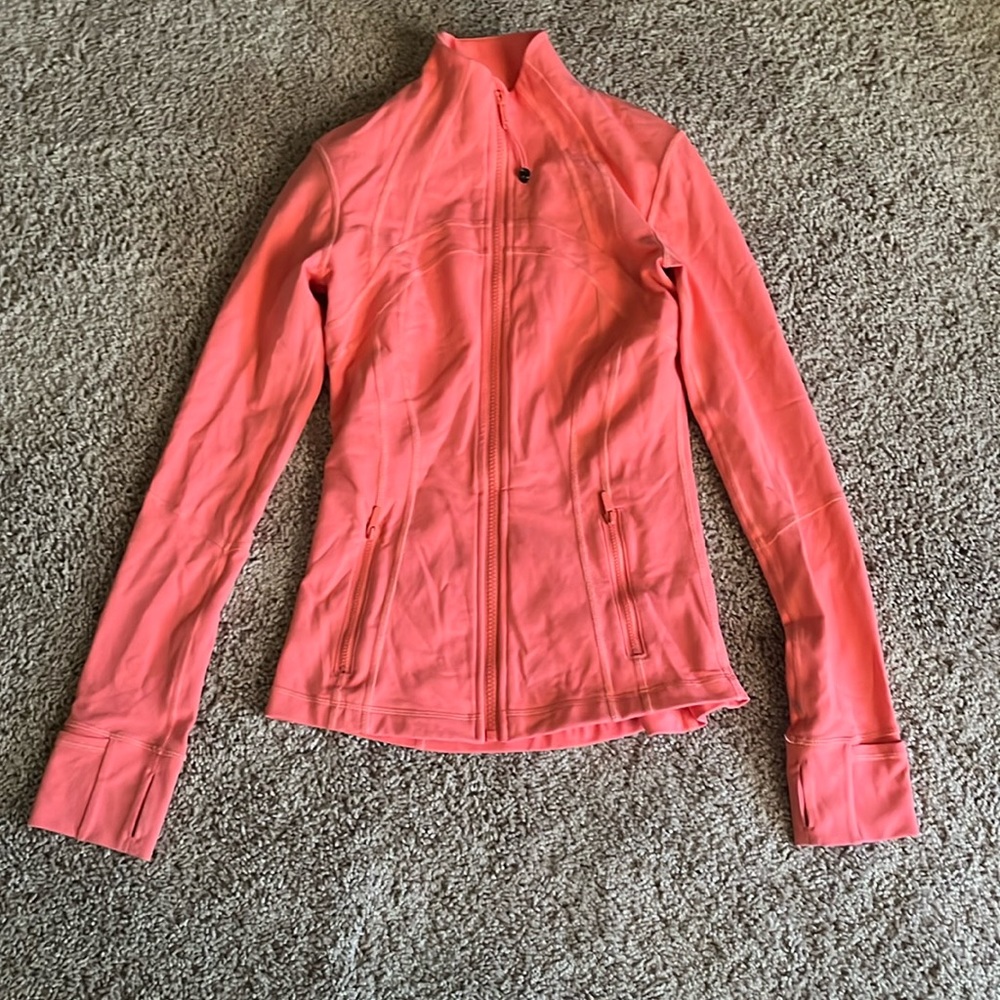 light pink lulu lemon define jacket. size 4
